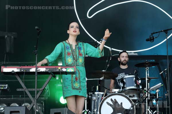 LA FEMME - 2017-06-23 - PARIS - Hippodrome de Longchamp - Paris - 